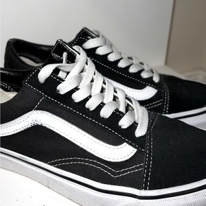 black and white old skool vans